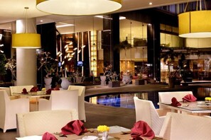 Frühstück, Mittagessen und Abendessen