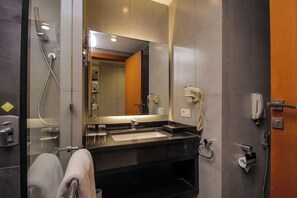 ฝักบัว, เรนชาวเวอร์, ของใช้ในห้องน้ำฟรี, ไดร์เป่าผม