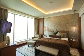 Presidential Suite, 1 King Bed | Bathroom | Free toiletries, hair dryer, bathrobes, slippers