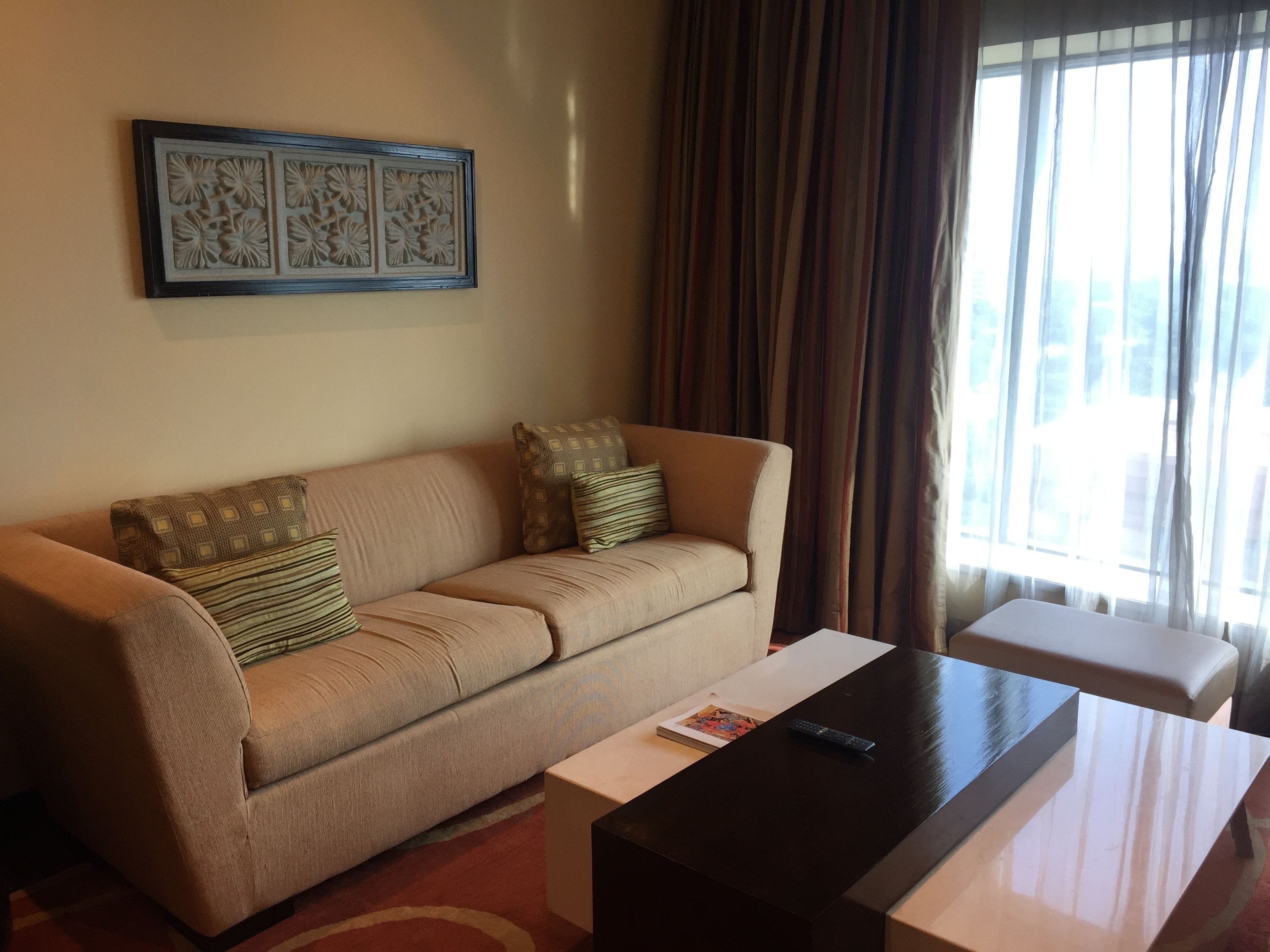 deluxe suite, 1 king bed | egyptian cotton sheets, minibar, in-room safe, desk