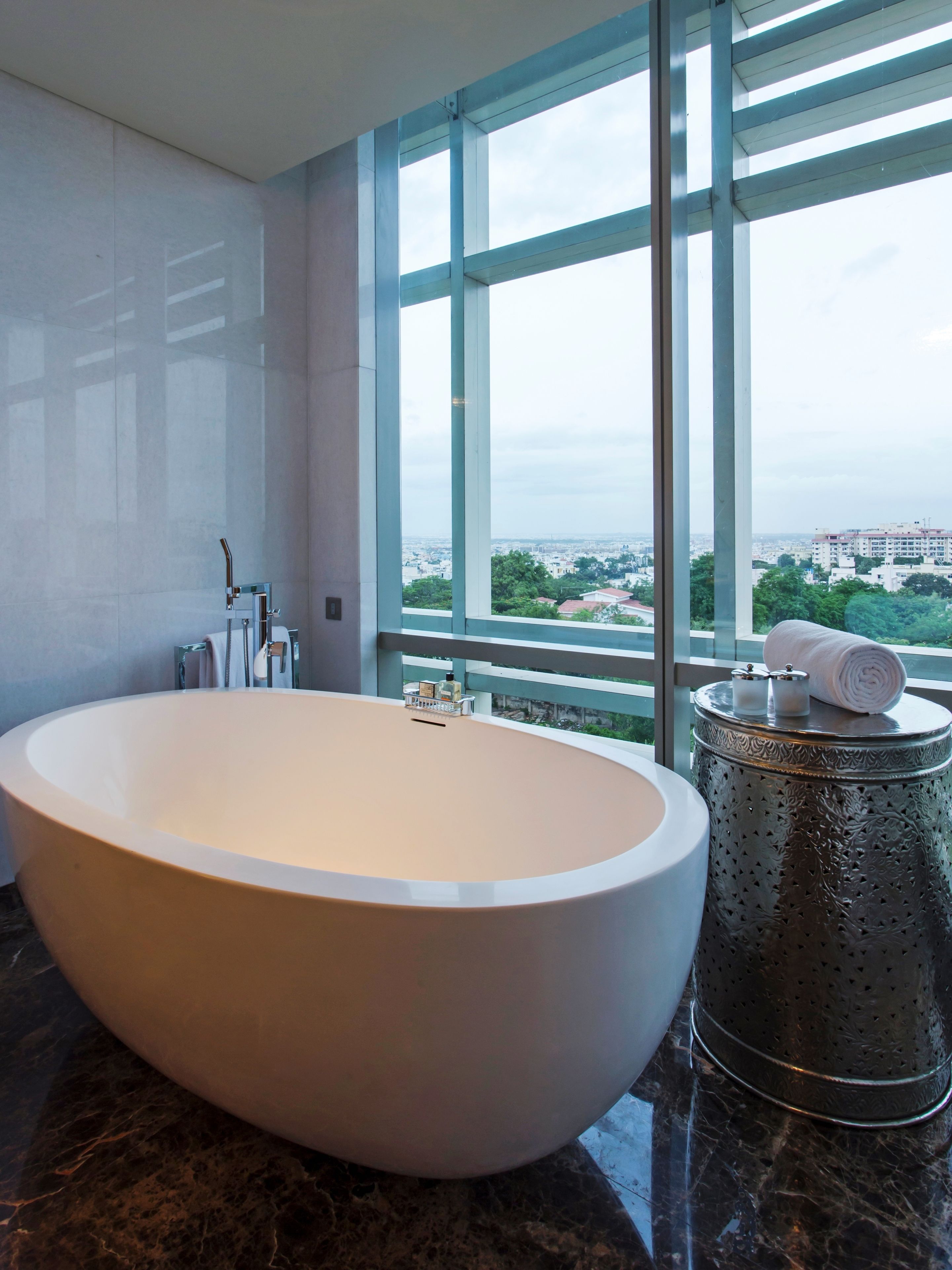 deep-soaking bathtub