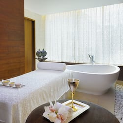 Couples treatment rooms, sauna, steam room, body treatments