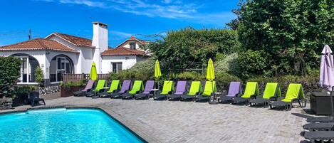 Outdoor pool, pool umbrellas, sun loungers