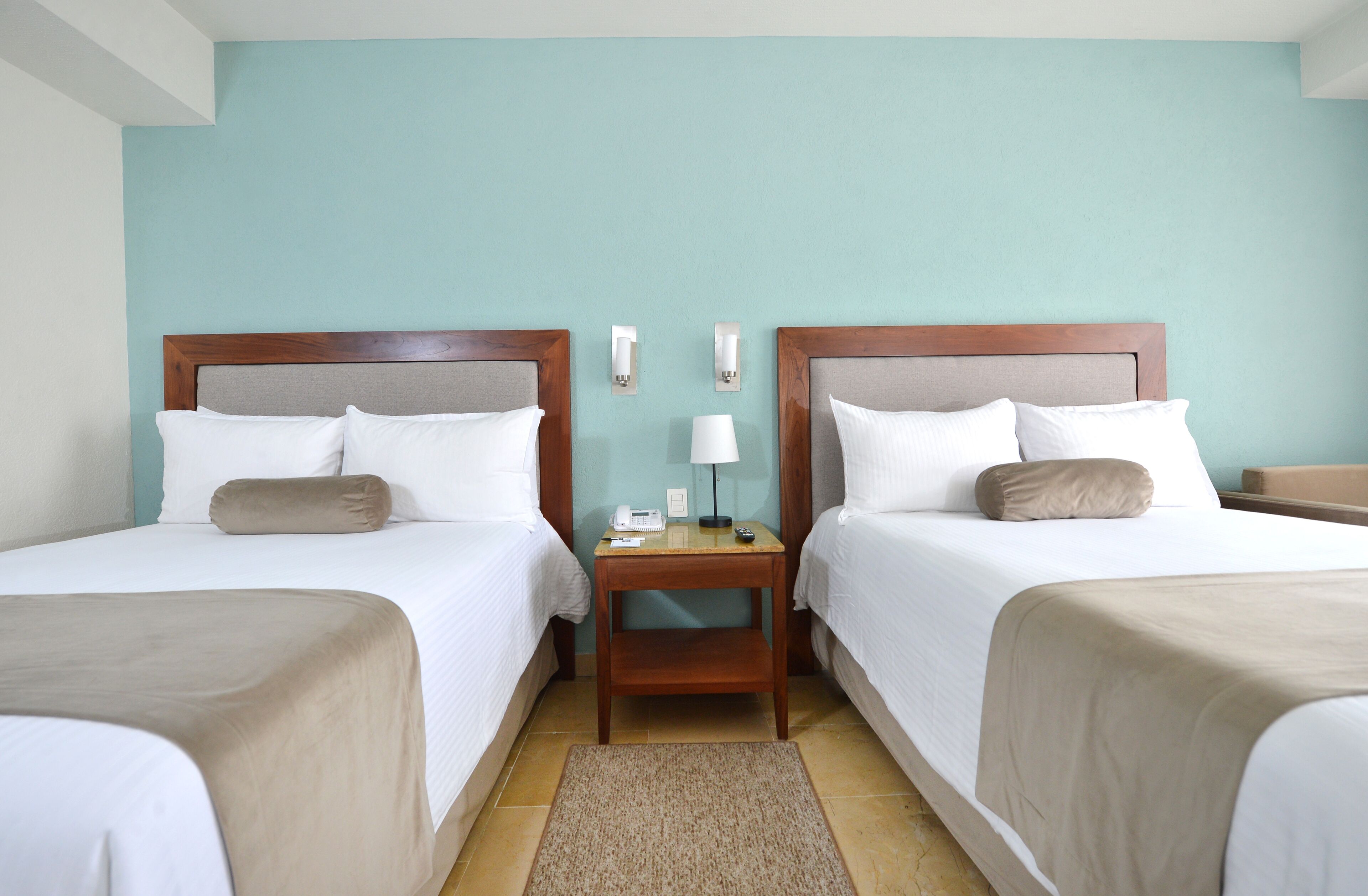 habitacion estandar doble | in-room safe, desk, laptop workspace, iron/ironing board