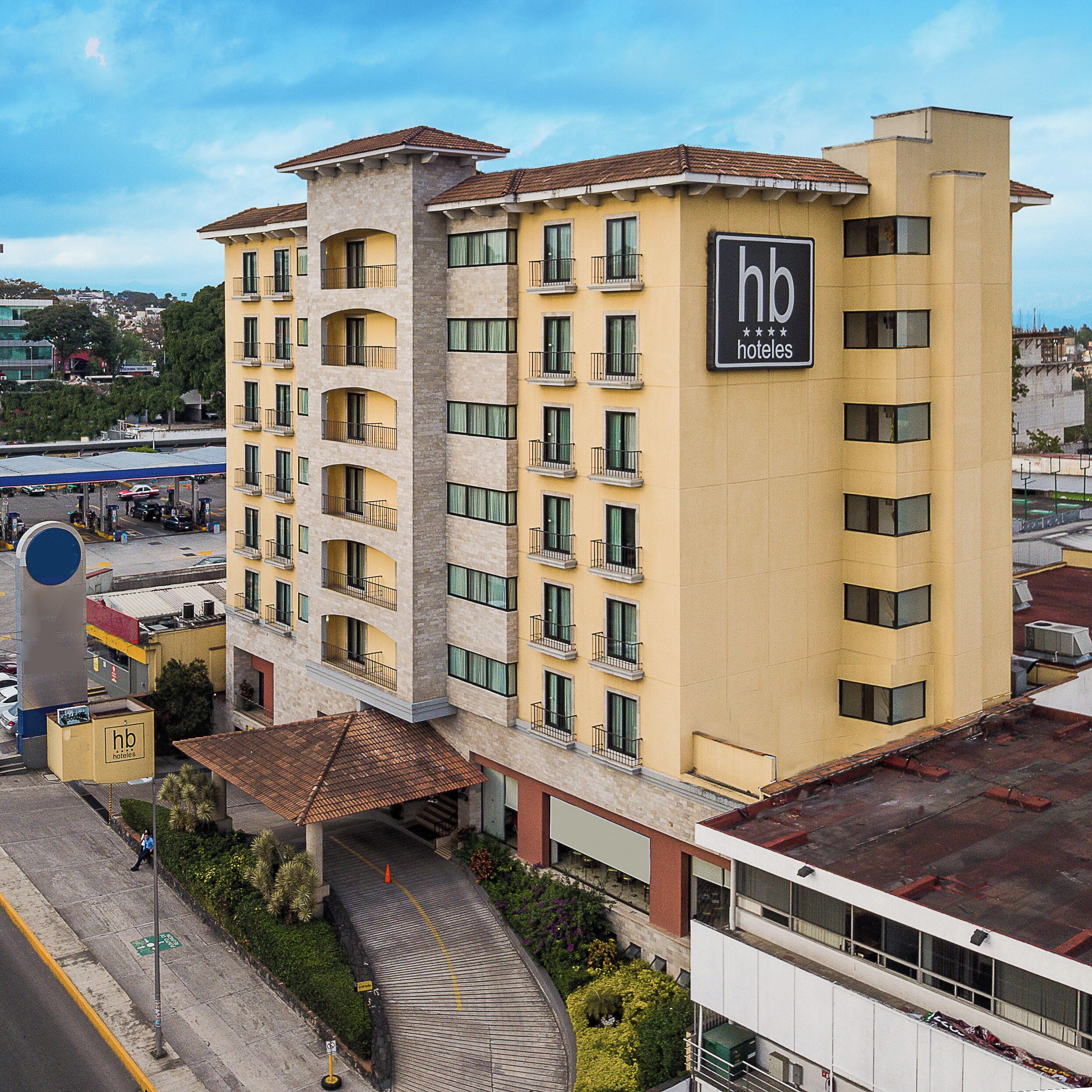 Vista frontal de la propiedad