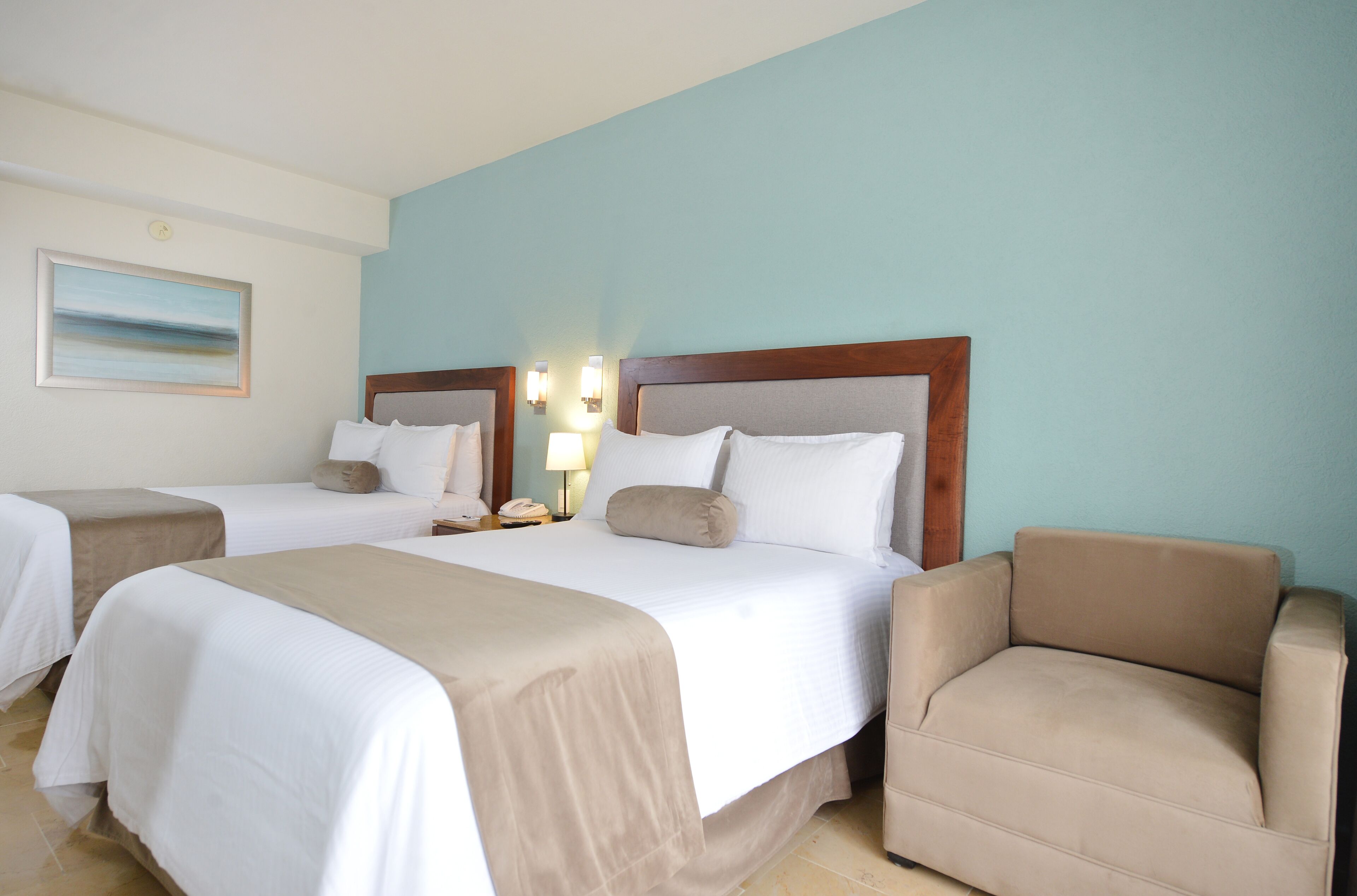 habitacion estandar doble | in-room safe, desk, laptop workspace, iron/ironing board