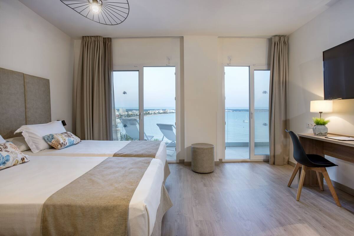 double or twin room, sea view | 1 bedroom, minibar, desk, free wifi
