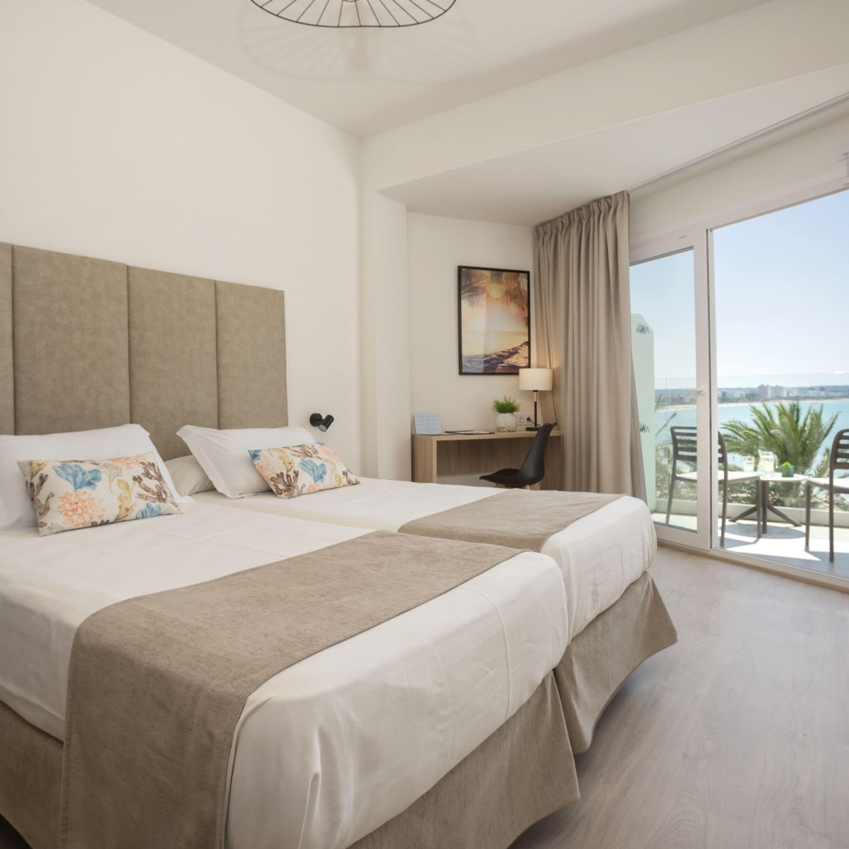 junior room, sea view | 1 bedroom, minibar, desk, free wifi