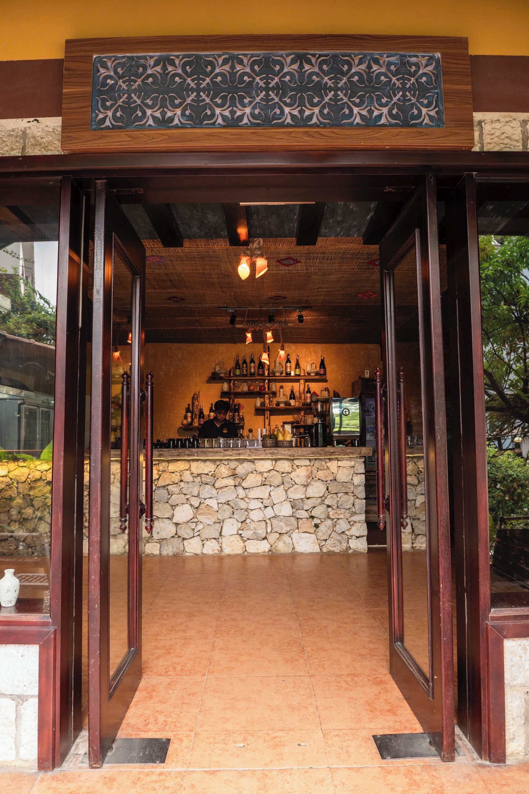 breakfast, lunch and dinner served