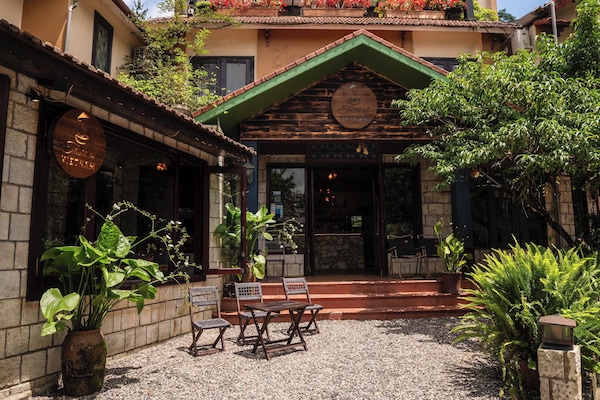 Breakfast, lunch and dinner served