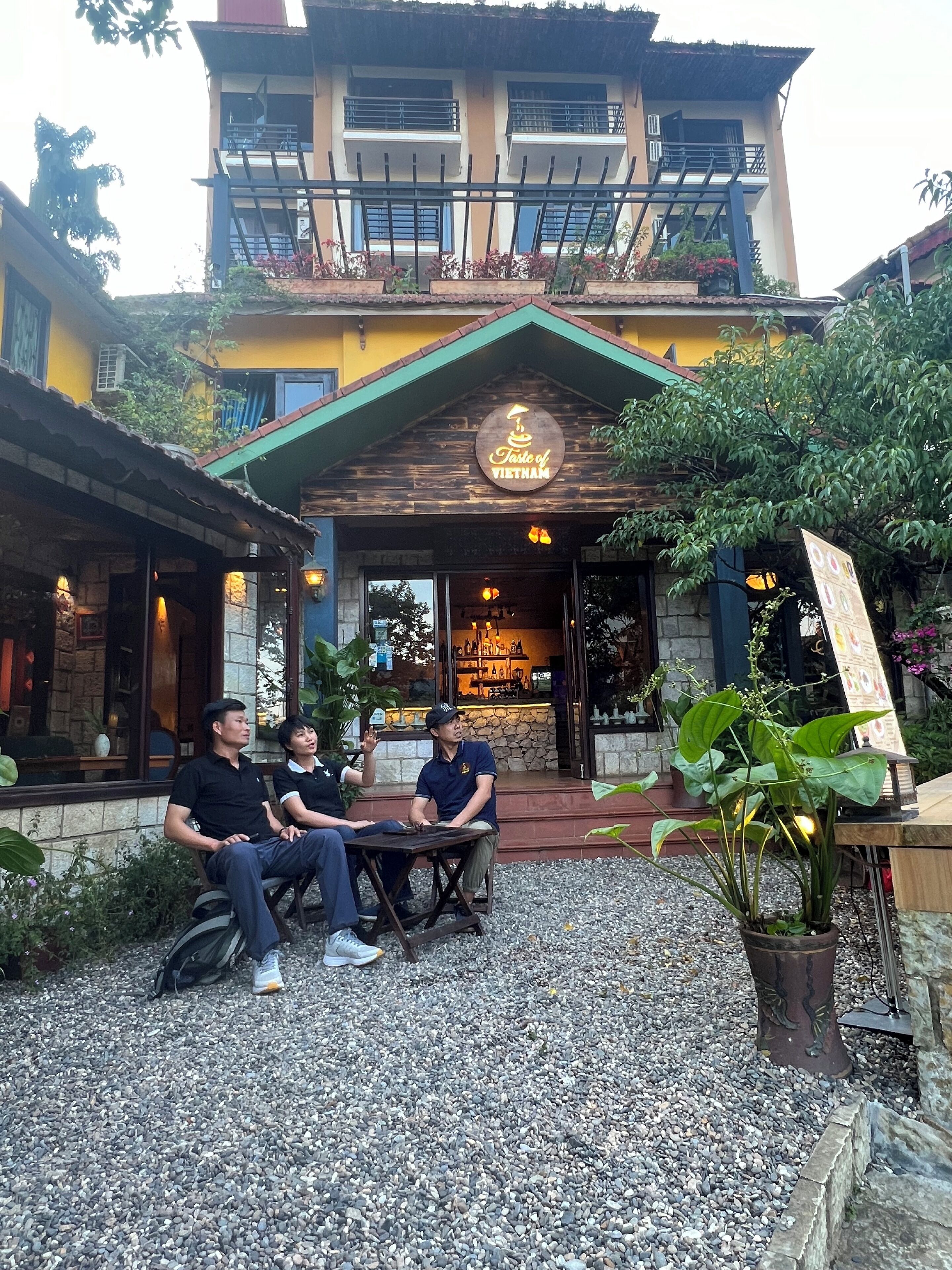 Breakfast, lunch and dinner served