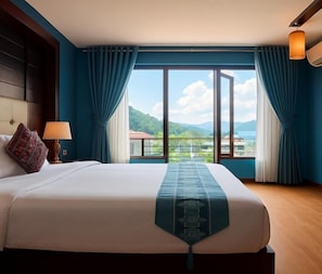 Deluxe-Doppelzimmer, Bergblick | Zimmersafe, Schreibtisch, Verdunkelungsvorhänge, Bügeleisen/Bügelbrett