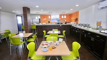 Esmorzar diari continental (7.50 PAB per persona)