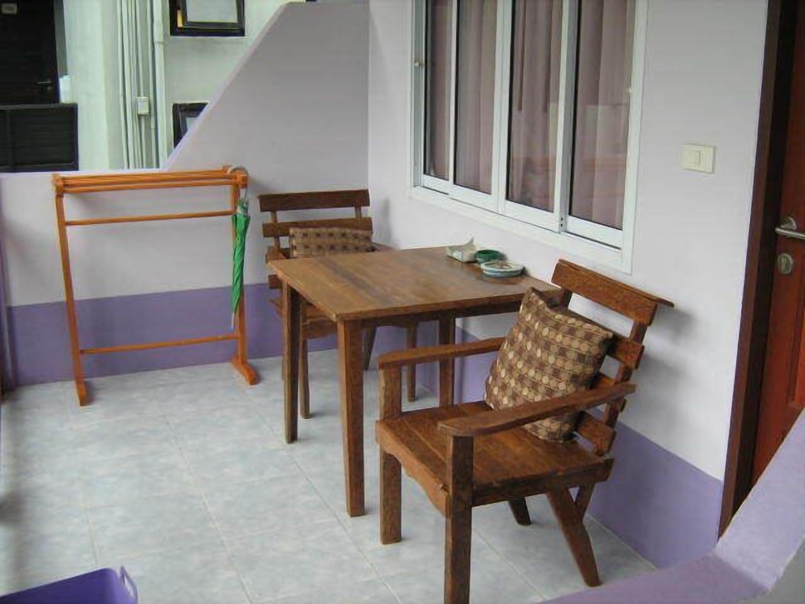 bungalow with kitchen | in-room safe, desk, blackout curtains, free wifi