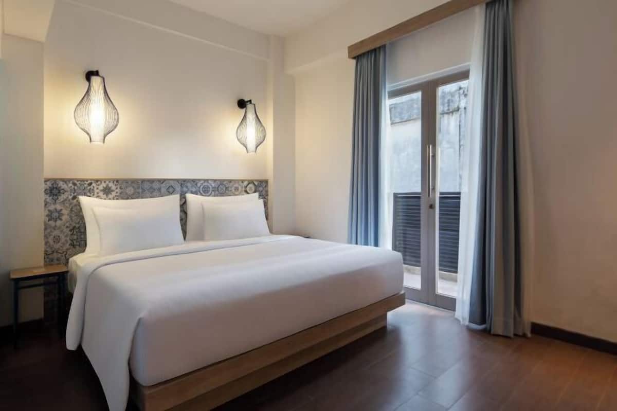1 bedroom, in-room safe, desk, soundproofing