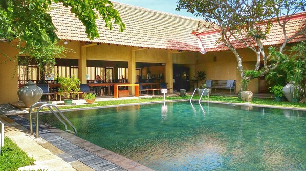 Outdoor pool, open 7 AM to 6:00 PM, sun loungers