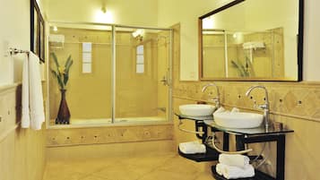 Deluxe Room | Bathroom | Combined shower/bathtub, rainfall showerhead, hair dryer, bathrobes