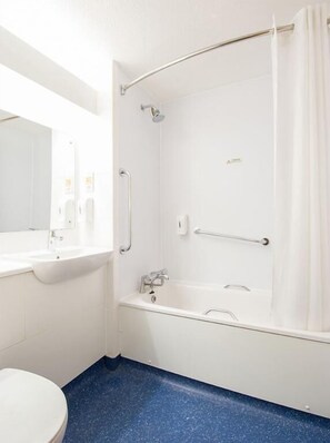 Bathroom - Travelodge Grantham A1 (Grantham)