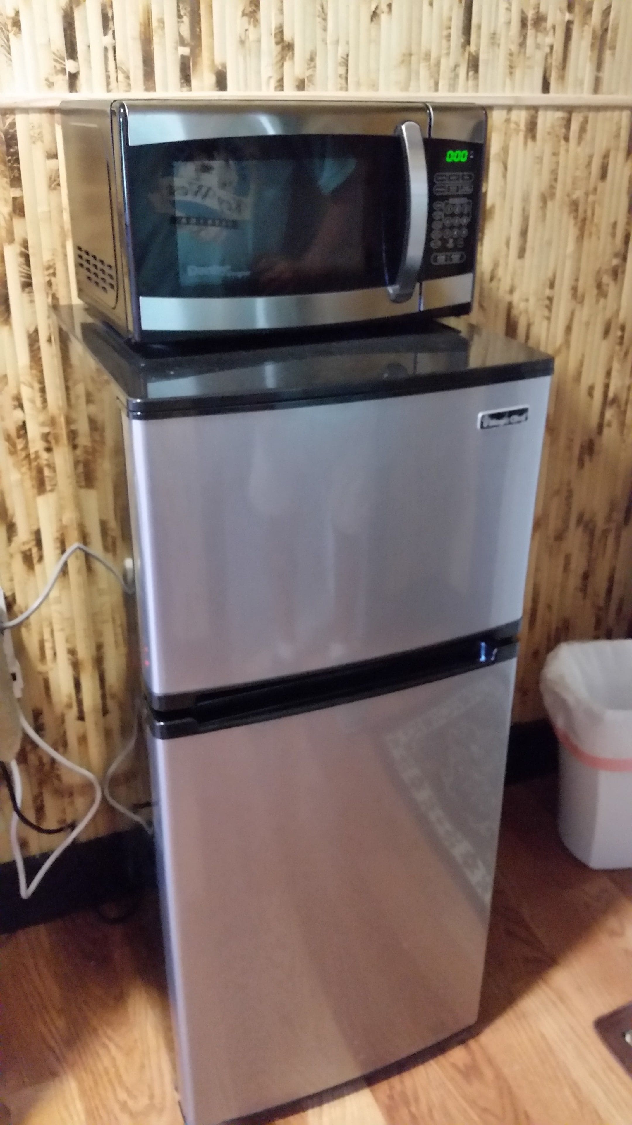 mako guest room | mini fridge