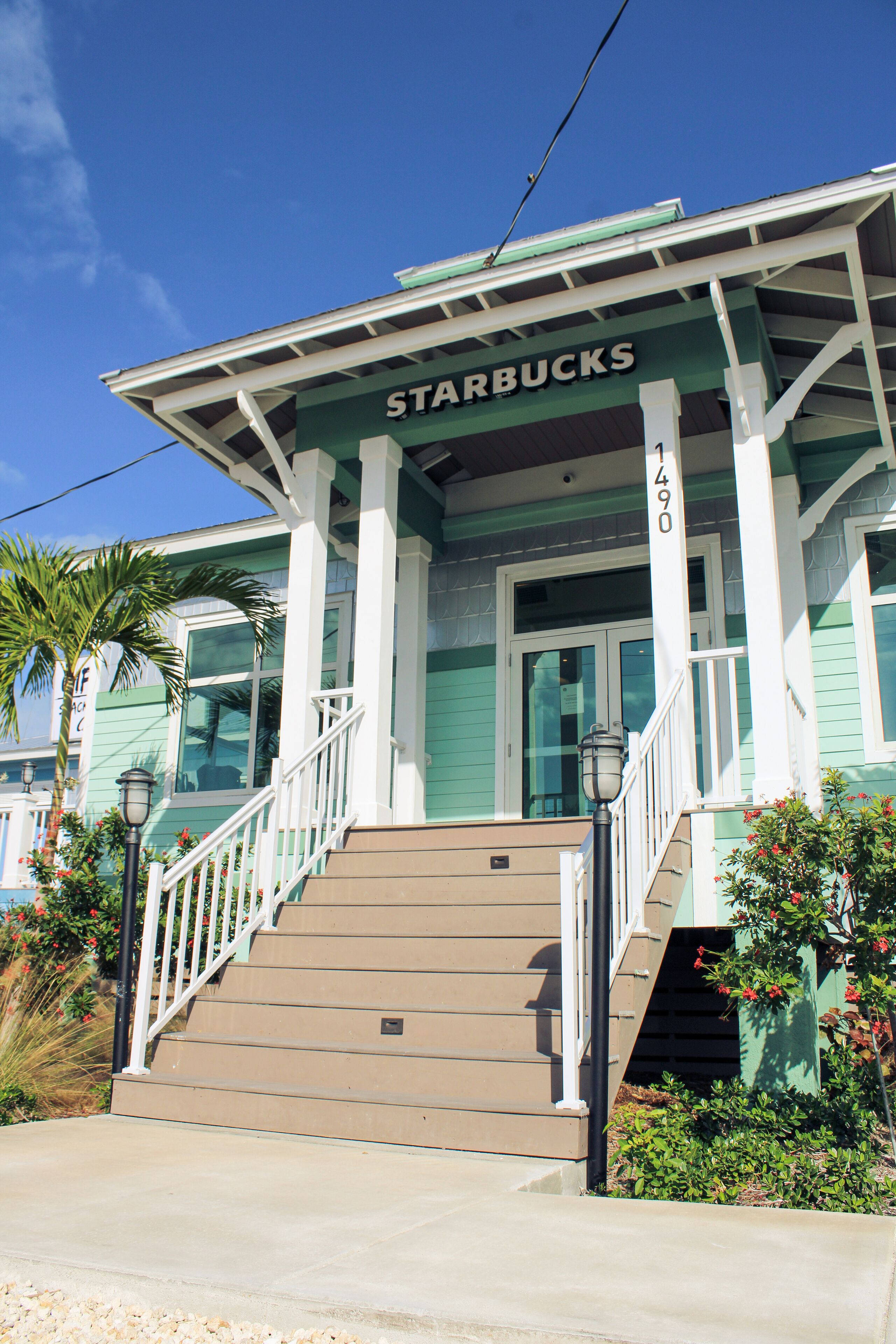 breakfast, lunch, dinner served; seafood