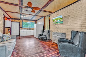 客房 | 起居区 | 平板电视、流媒体服务