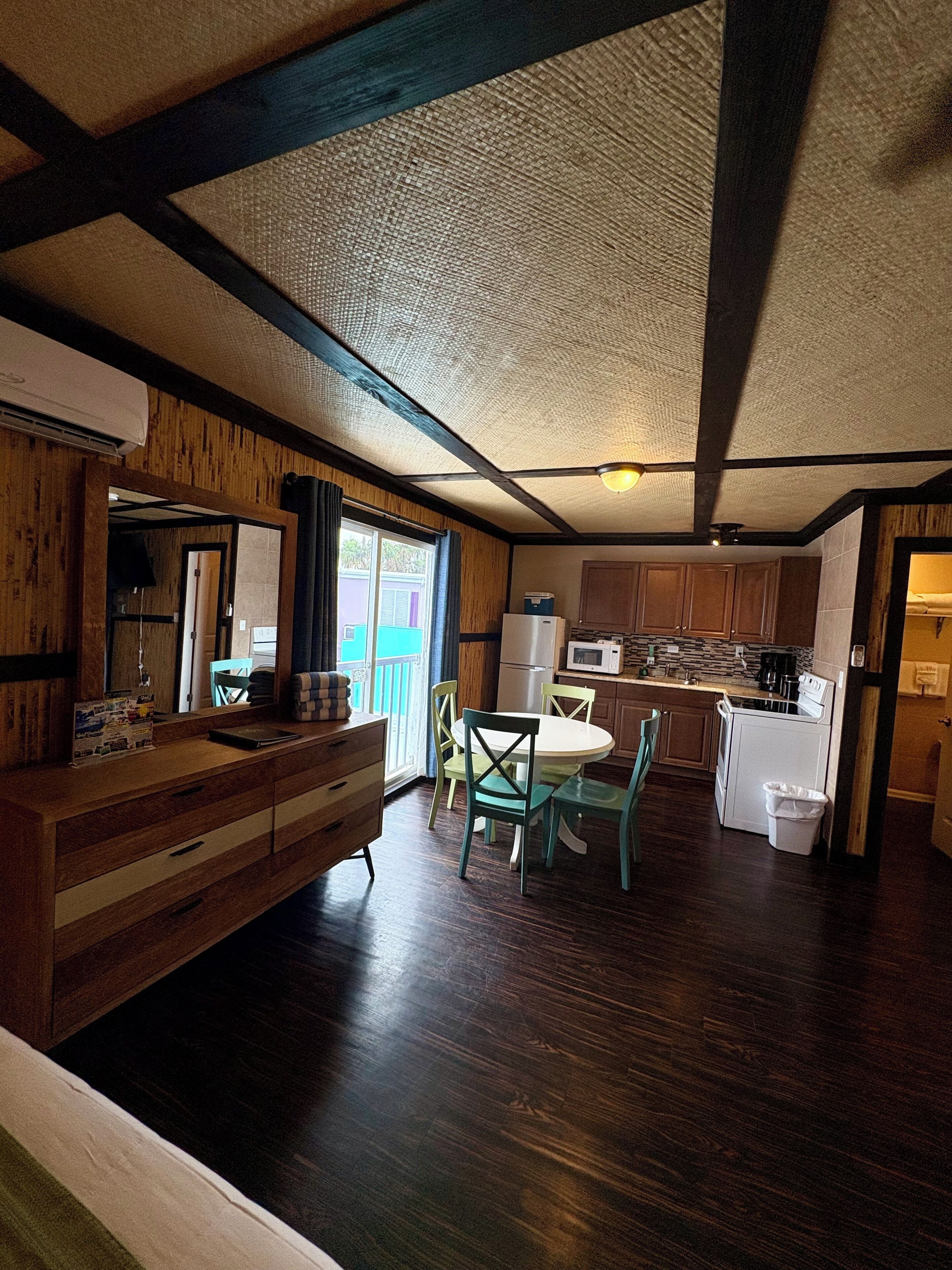 Starfish Efficiency - 2nd Floor | Essbereich im Zimmer