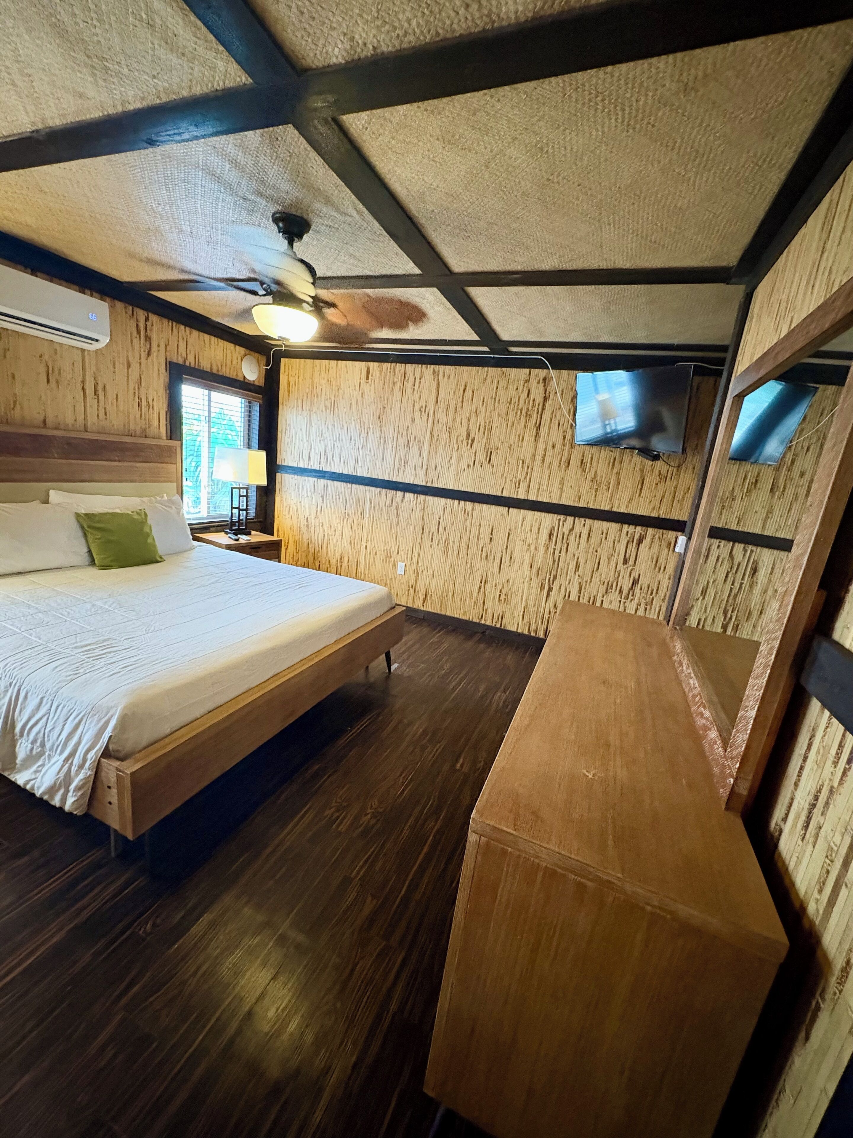 Loggerhead Apartment - 1st Floor | Individuell dekoriert, individuell eingerichtet, Bügeleisen/Bügelbrett