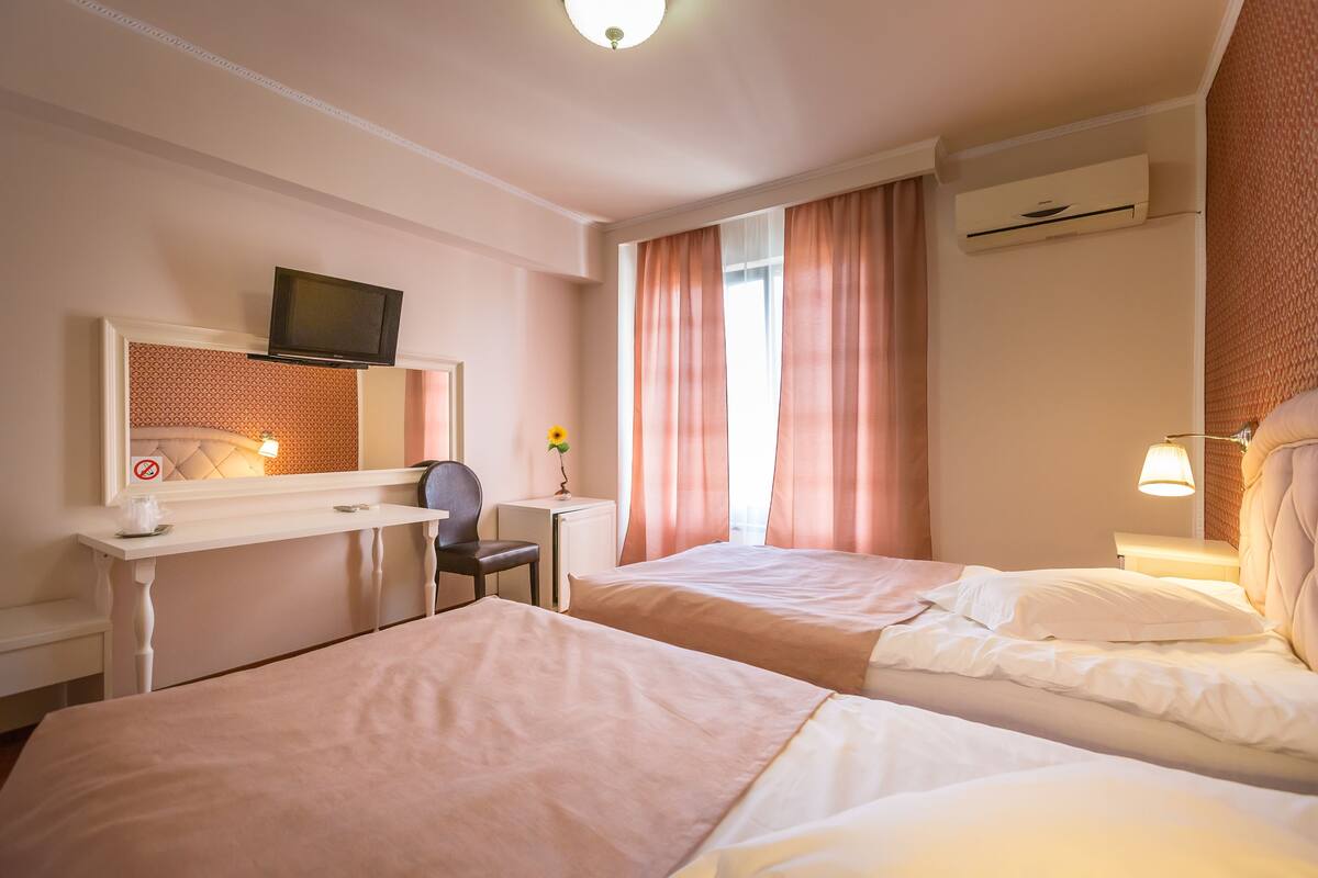 Double Room | Minibar, desk, rollaway beds (surcharge), WiFi (free)