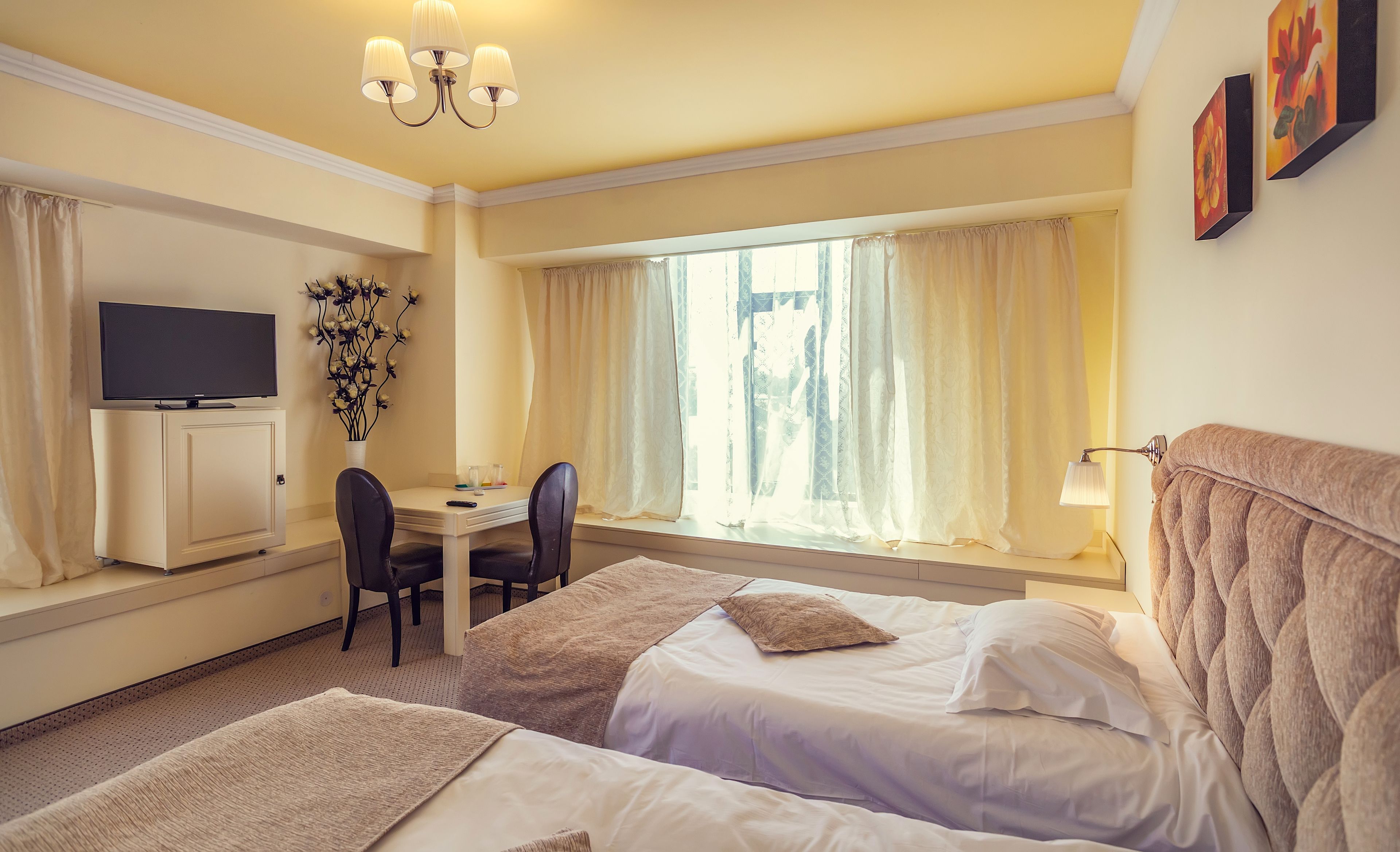 Minibar, individuell eingerichtet, Schreibtisch, Zustellbetten