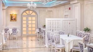 Unclassified image, 2 of 21, button - Hotel Eden (Iasi)