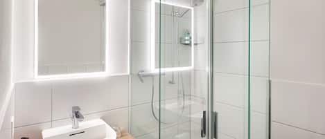 Standard Twin Room | Bathroom