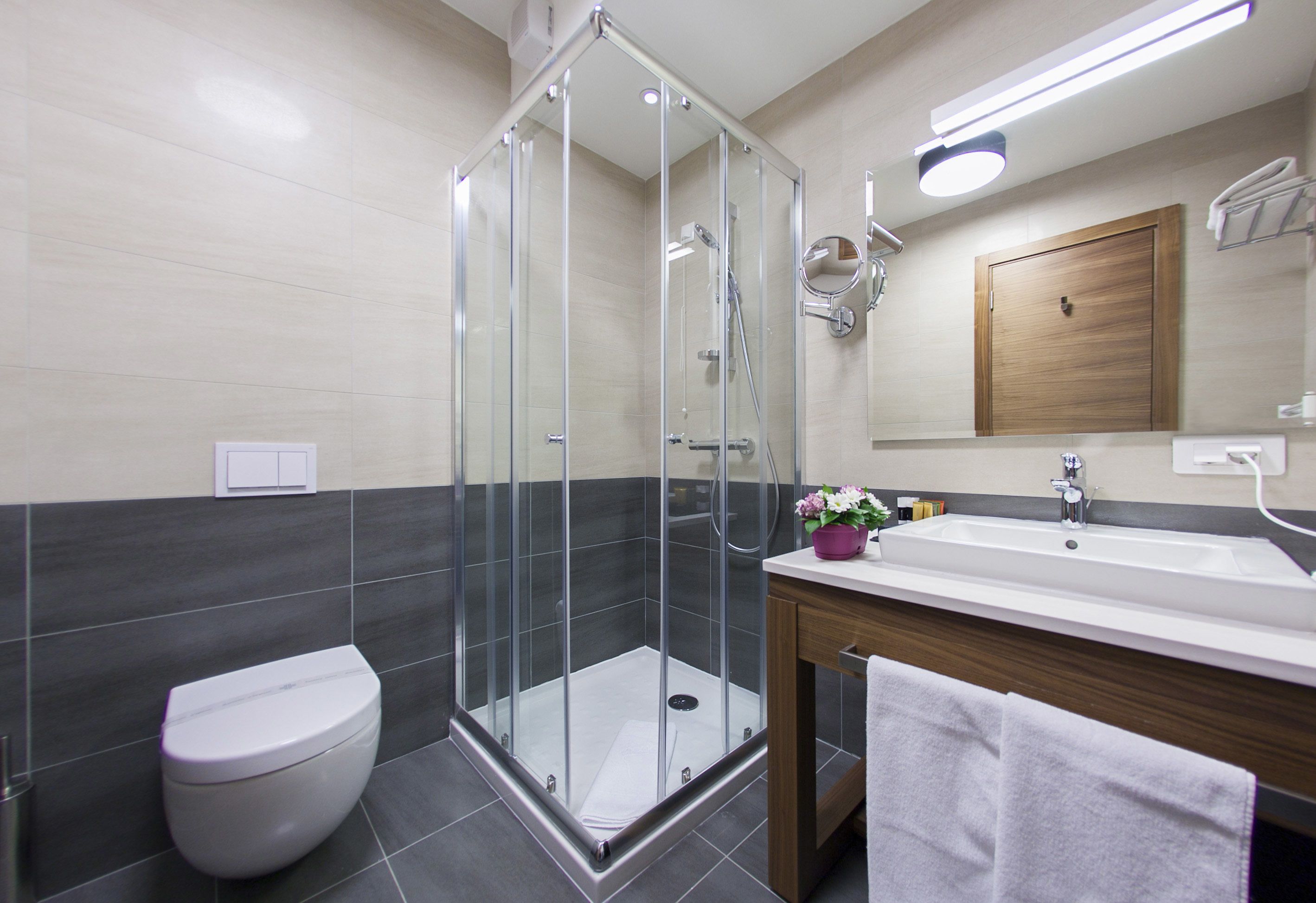 vucko family 3 plus 2 | bathroom | free toiletries, towels