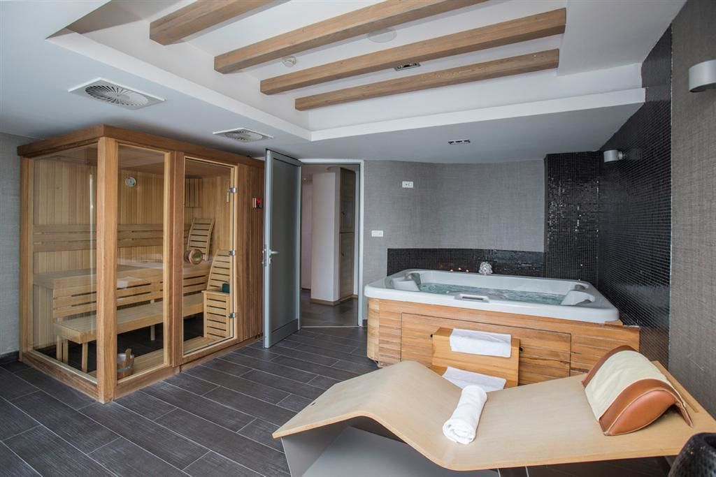 sauna, hot tub, body treatments, body wraps, body scrubs, facials