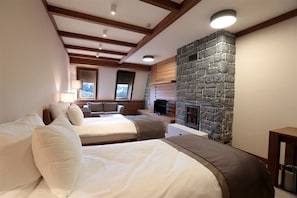 Minibar, in-room safe, desk, soundproofing - Aparthotel Vučko (East Sarajevo)