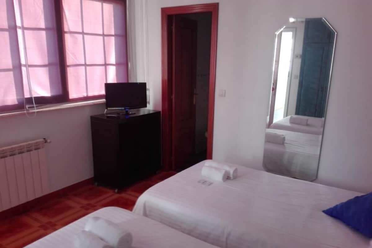 Basic Twin Room, Ensuite | 1 bilik tidur