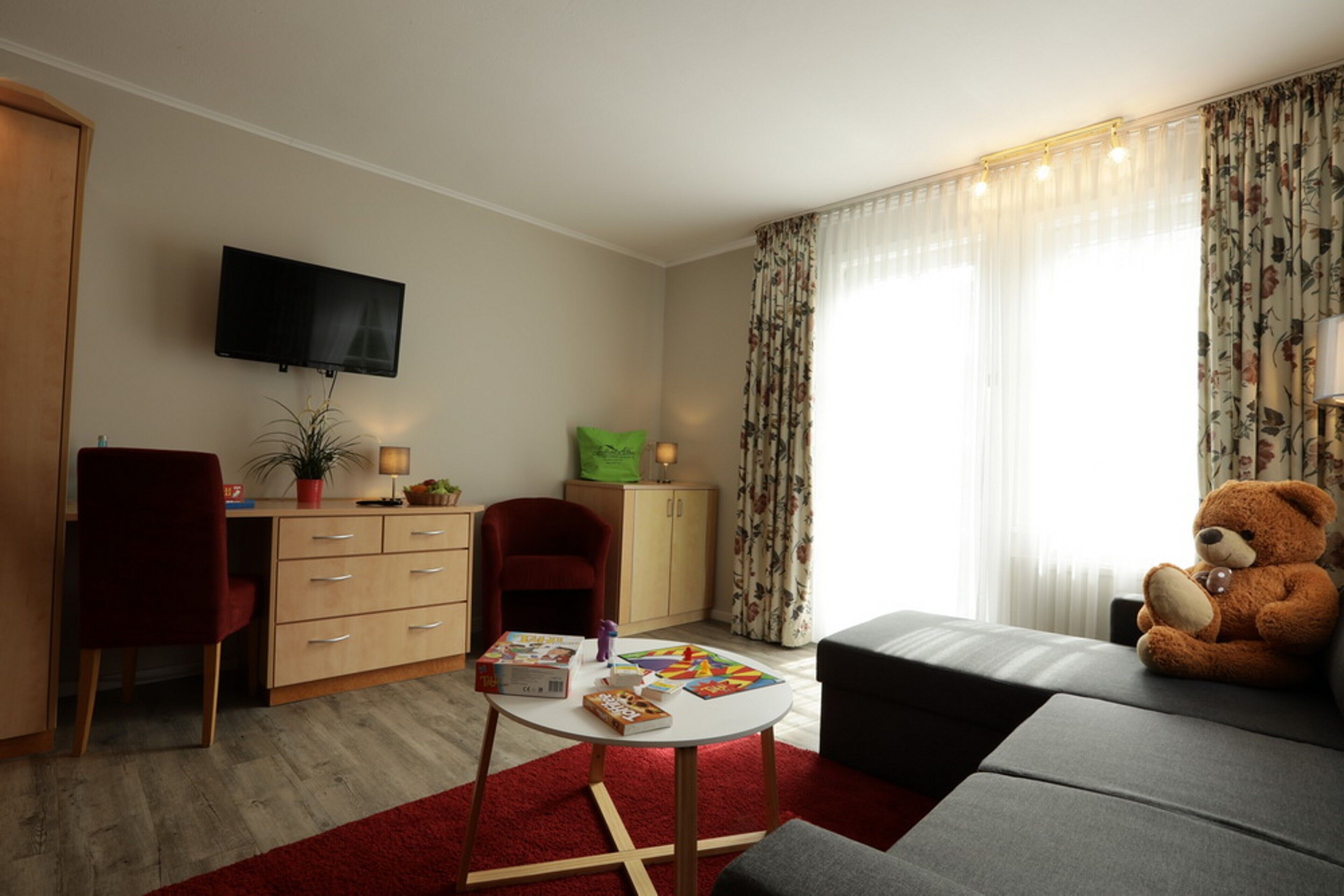 junior suite, 2 bedrooms, balcony (1) | hypo-allergenic bedding, down duvets, soundproofing, free wifi