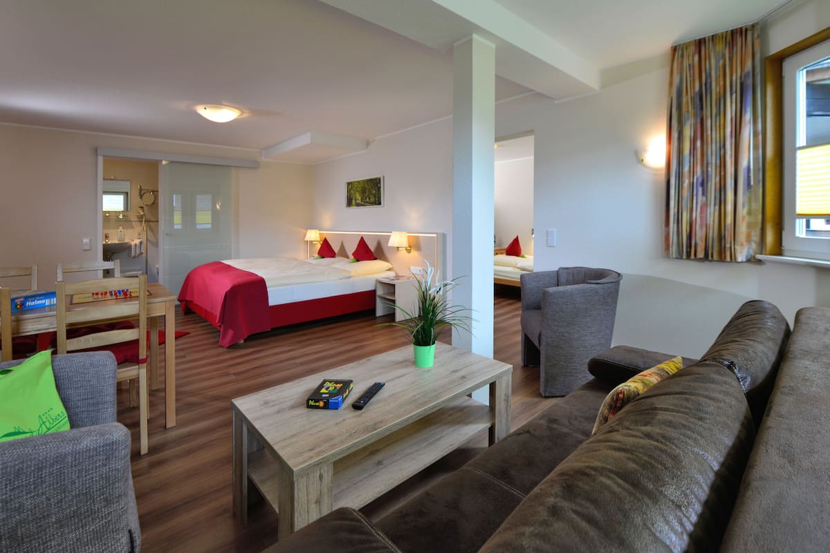 Junior suite, 2 slaapkamers (1) | Hypoallergeen beddengoed, donzen dekbedden, geluiddichte muren