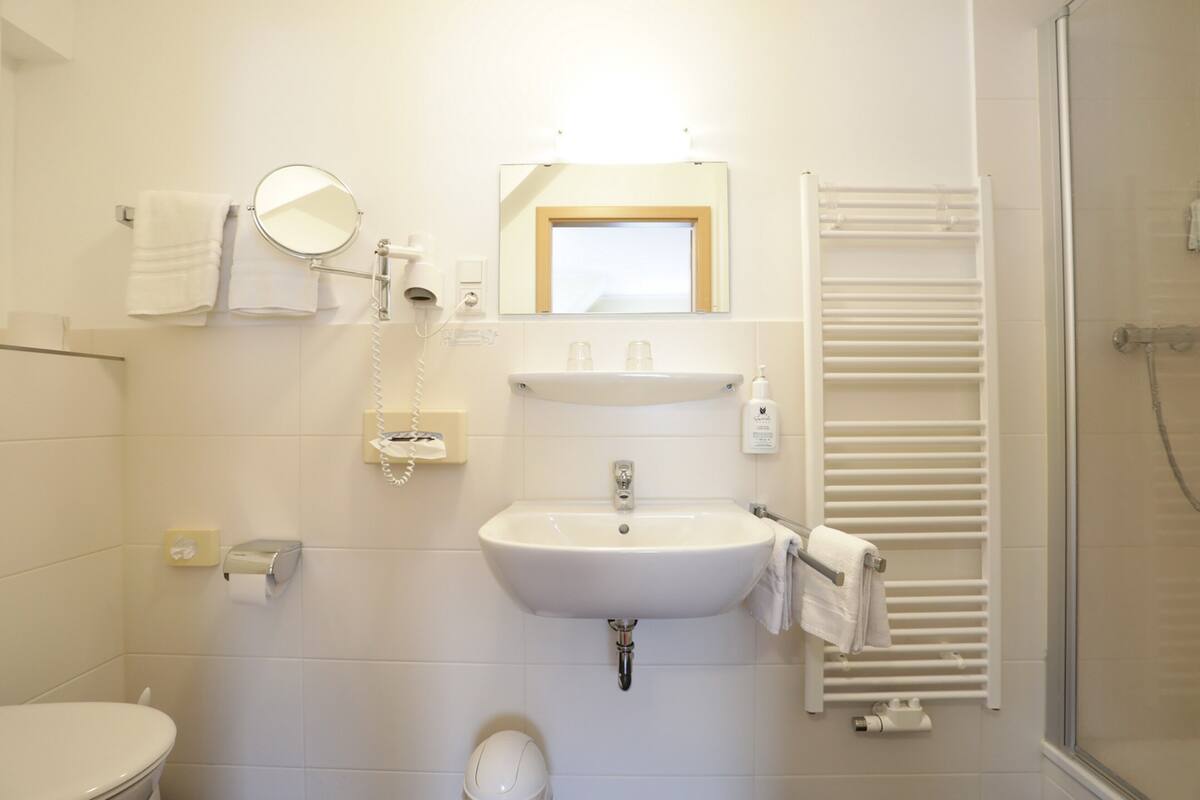 comfort double room | bathroom | shower, hair dryer, bathrobes, towels