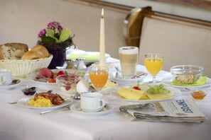 Daily buffet breakfast (EUR 18.5 per person)