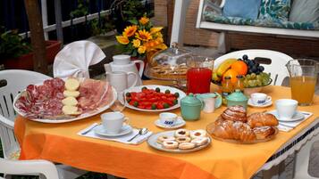 Free daily full breakfast