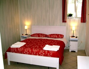 Chambre Confort double | Literie de qualité, couette en duvet, lit avec matelas Tempur-Pedic