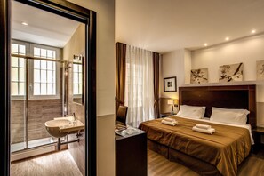 Kamer, 1 twee- of 2 eenpersoonsbedden | Luxe beddengoed, pillowtop-bedden, een minibar, een kluis op de kamer