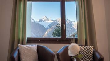 Twin Room | Individually furnished, desk, free WiFi, bed sheets