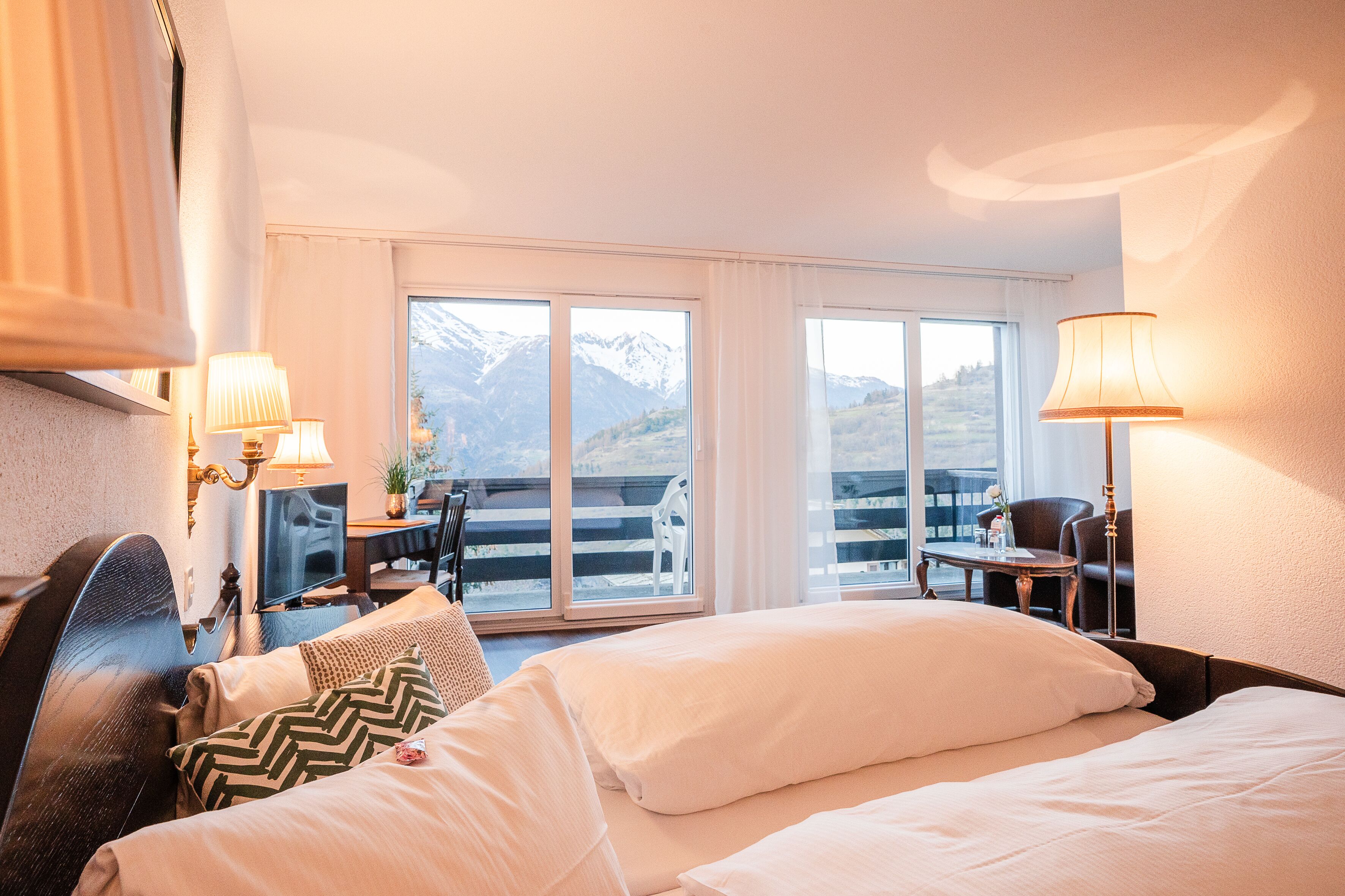 Individually furnished, desk, free WiFi, bed sheets