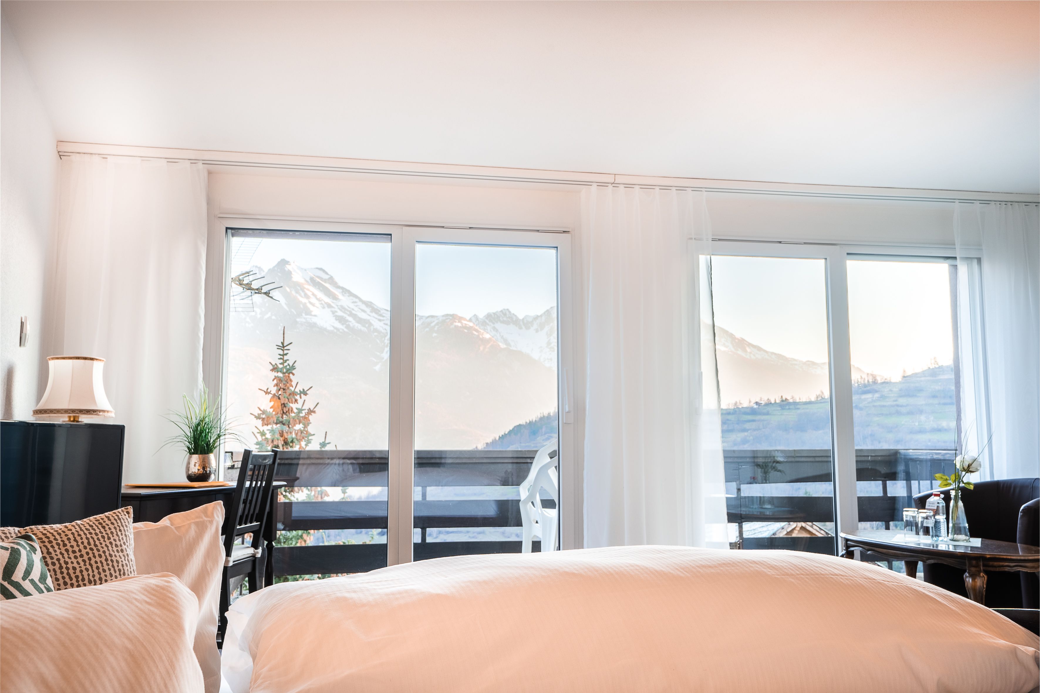 comfort double room (baroque) | individually furnished, desk, free wifi, bed sheets