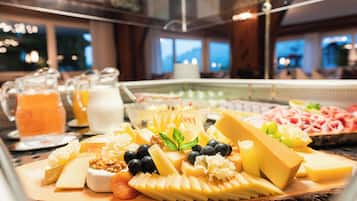 Free daily continental breakfast