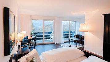 Comfort Double Room (Baroque) | Individually furnished, desk, free WiFi, bed sheets