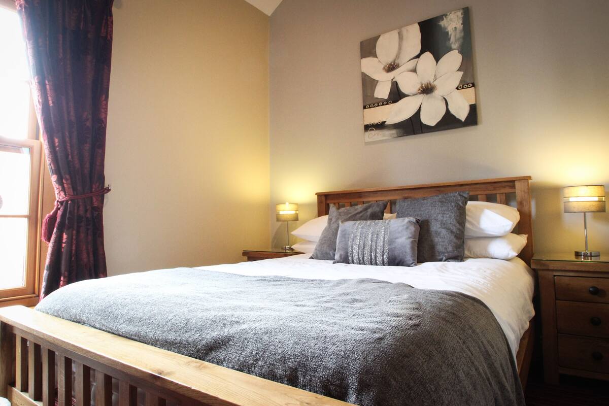 Double Room, 1 Double Bed | Desk, iron/ironing board (on request), WiFi (free)