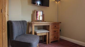 Double Room, 1 Double Bed | Bathroom | Combined shower/bathtub, free toiletries, hair dryer, towels