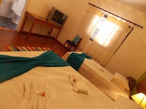 Standard Triple Room | Minibar, rollaway beds, free WiFi, bed sheets - Hotel Salvador (Poços de Caldas)